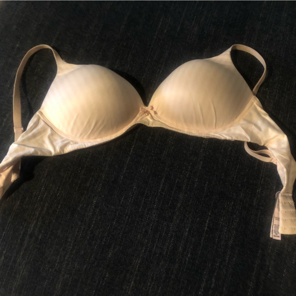 Victoria secret pink tee shirt bra size 36 D